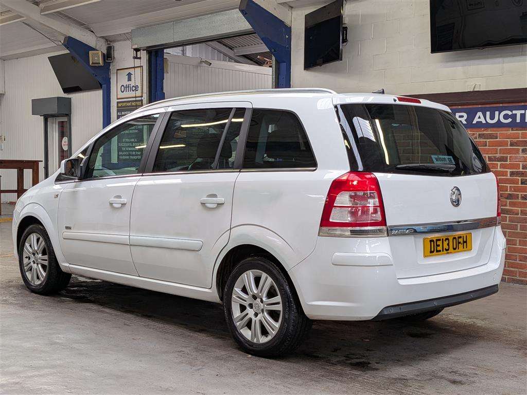 <p>2013 VAUXHALL ZAFIRA DESIGN NAV</p>