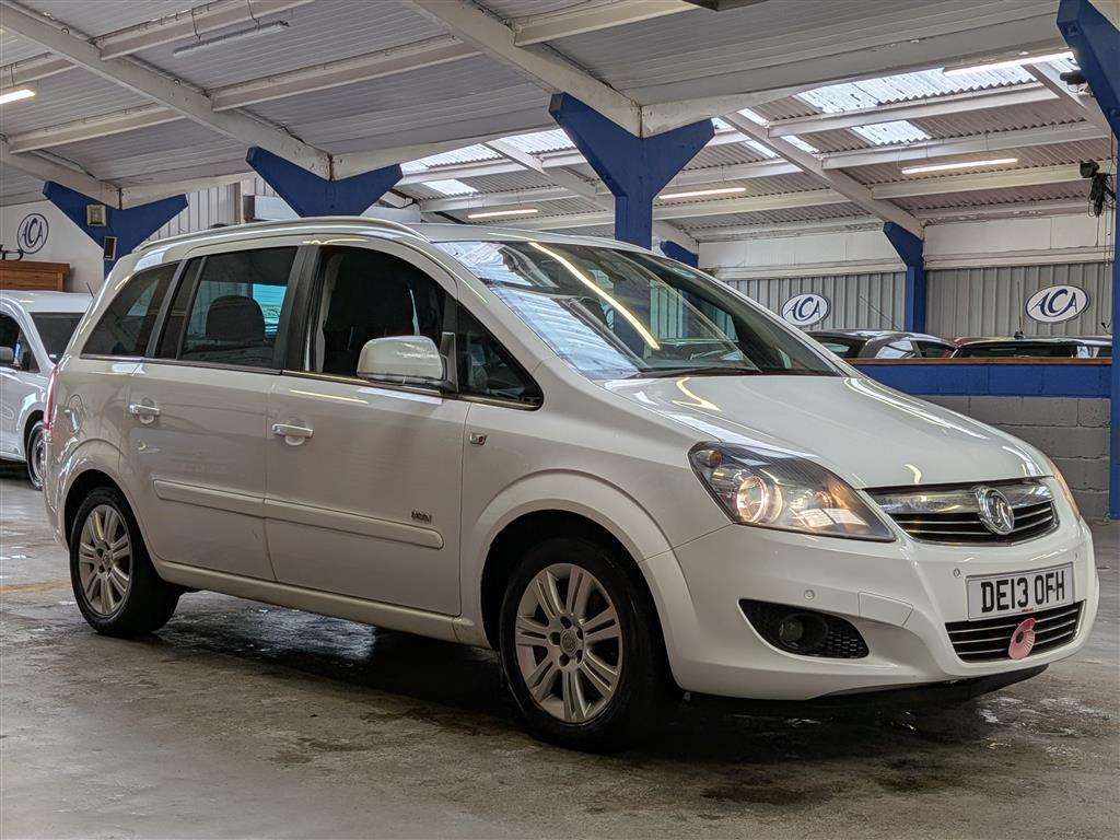 <p>2013 VAUXHALL ZAFIRA DESIGN NAV</p>