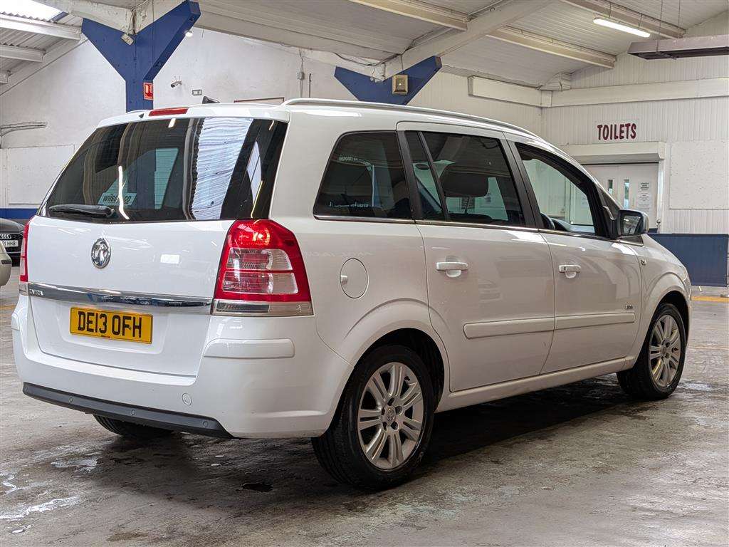<p>2013 VAUXHALL ZAFIRA DESIGN NAV</p>