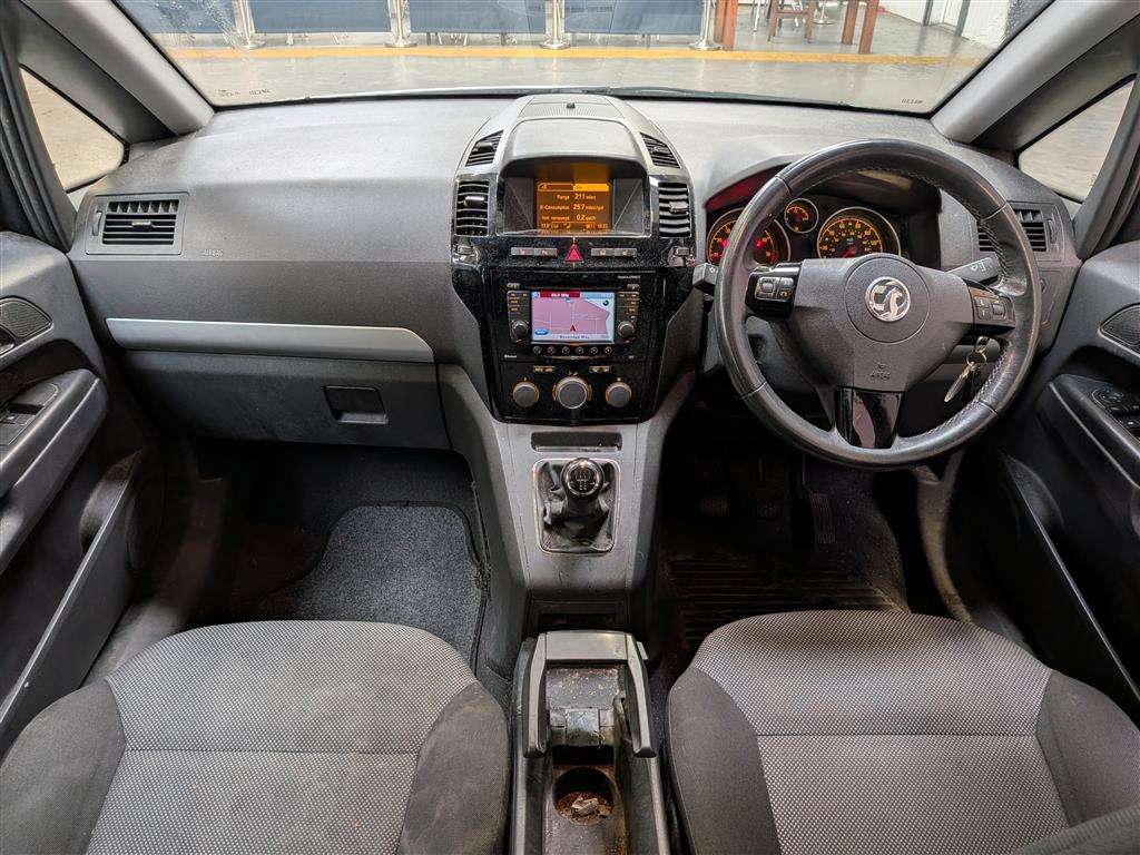 <p>2013 VAUXHALL ZAFIRA DESIGN NAV</p>