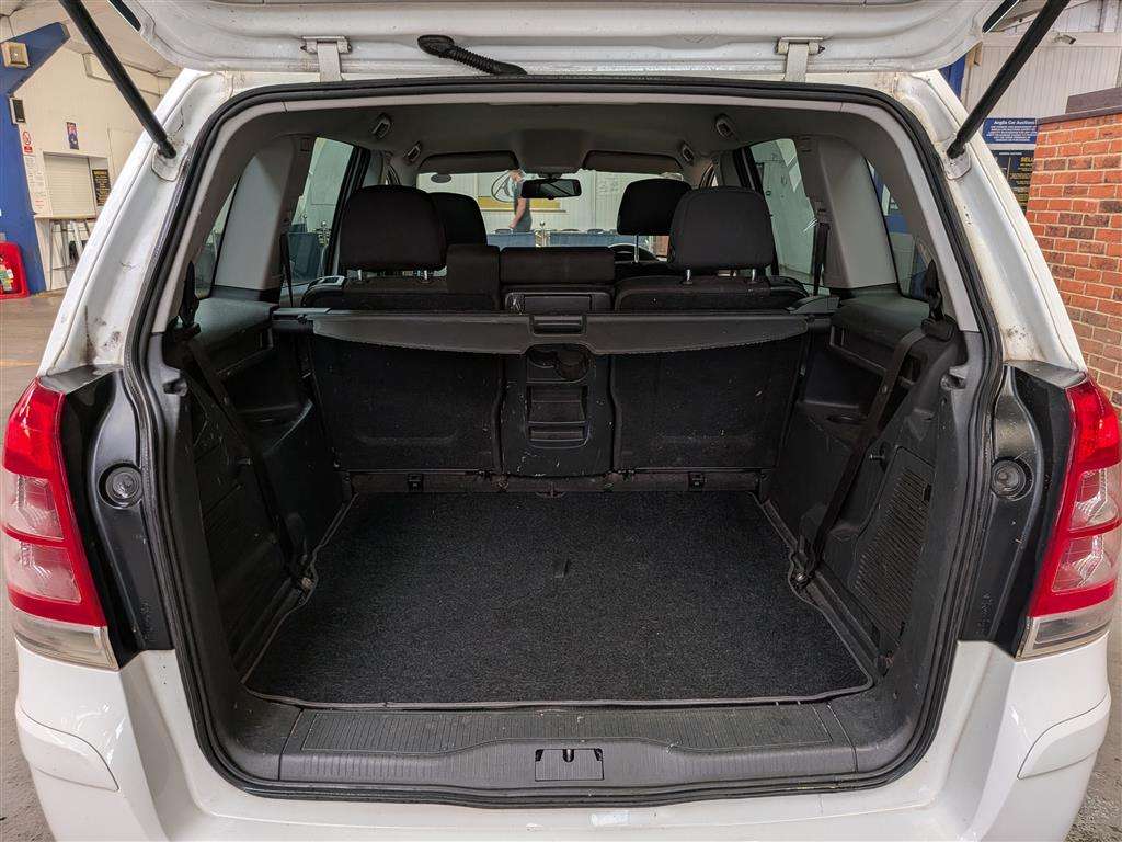 <p>2013 VAUXHALL ZAFIRA DESIGN NAV</p>