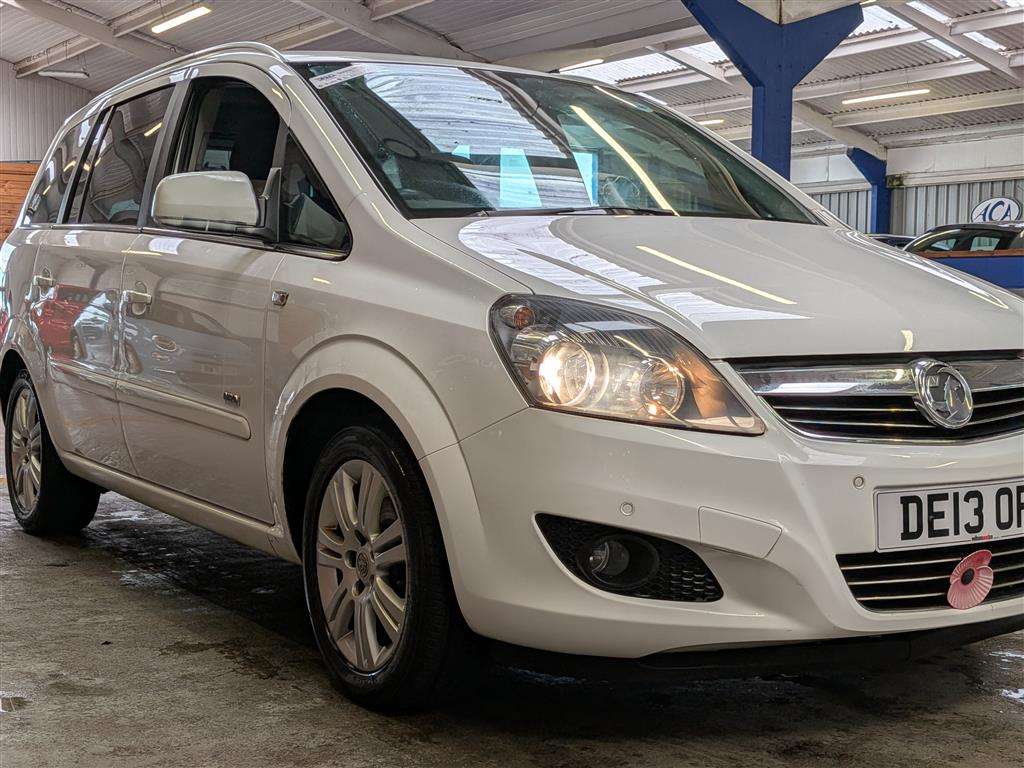 <p>2013 VAUXHALL ZAFIRA DESIGN NAV</p>