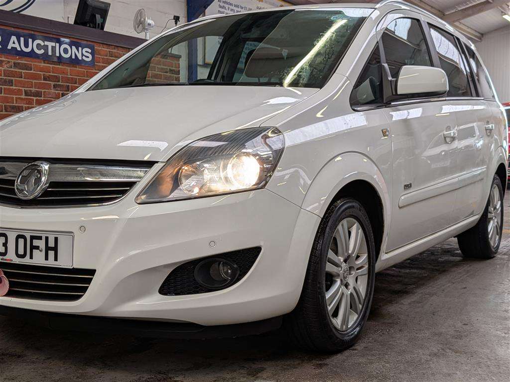<p>2013 VAUXHALL ZAFIRA DESIGN NAV</p>