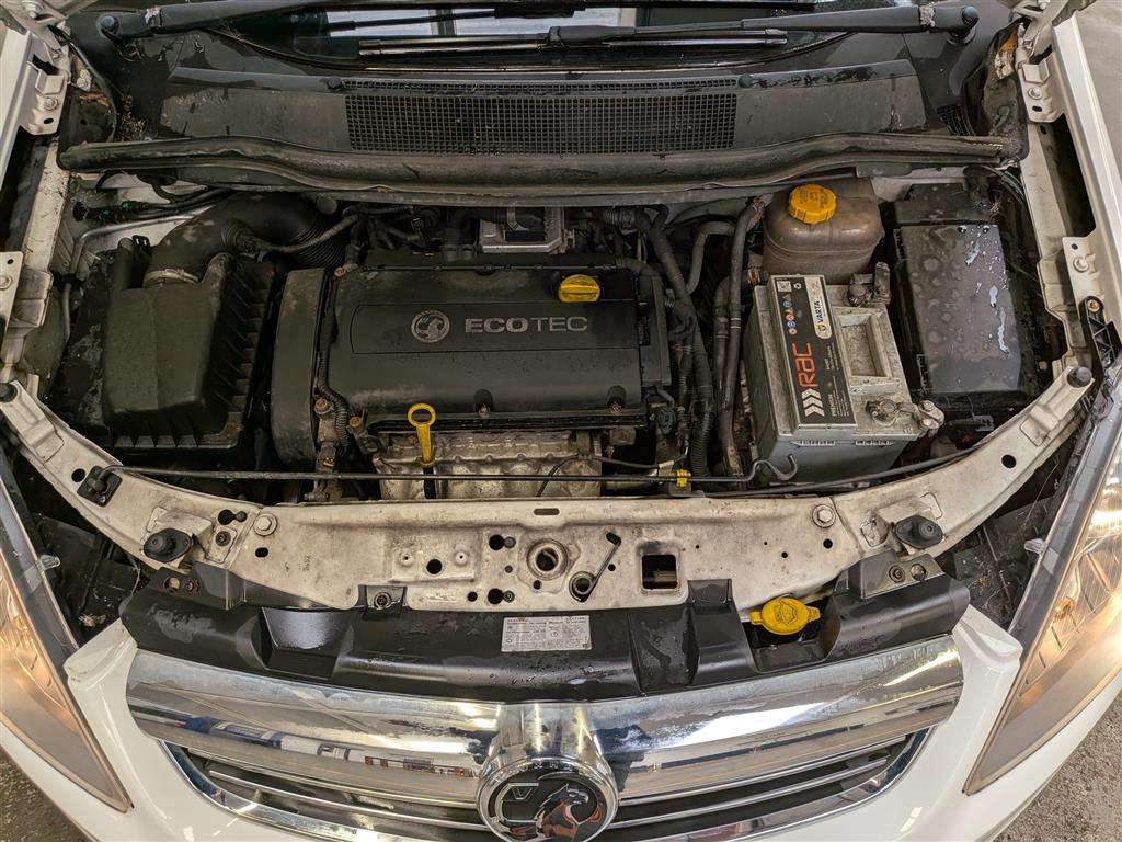 <p>2013 VAUXHALL ZAFIRA DESIGN NAV</p>