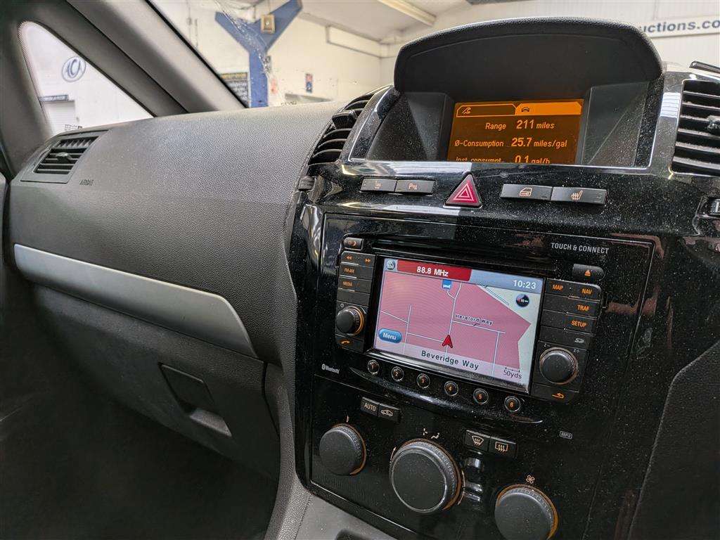 <p>2013 VAUXHALL ZAFIRA DESIGN NAV</p>