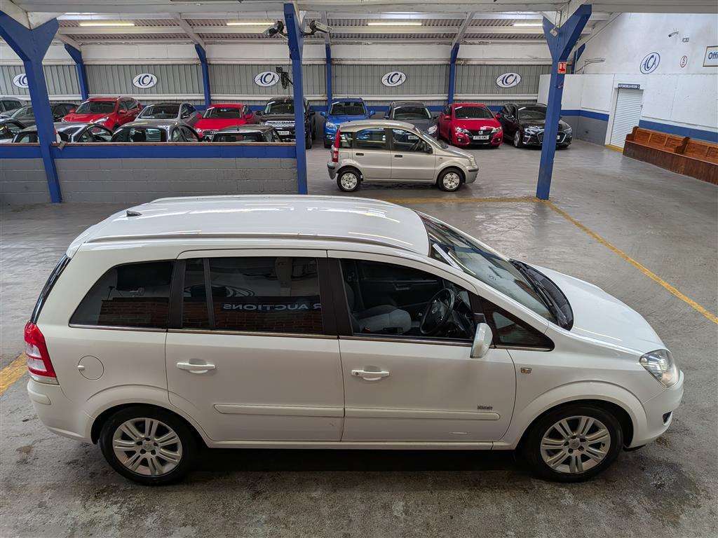<p>2013 VAUXHALL ZAFIRA DESIGN NAV</p>