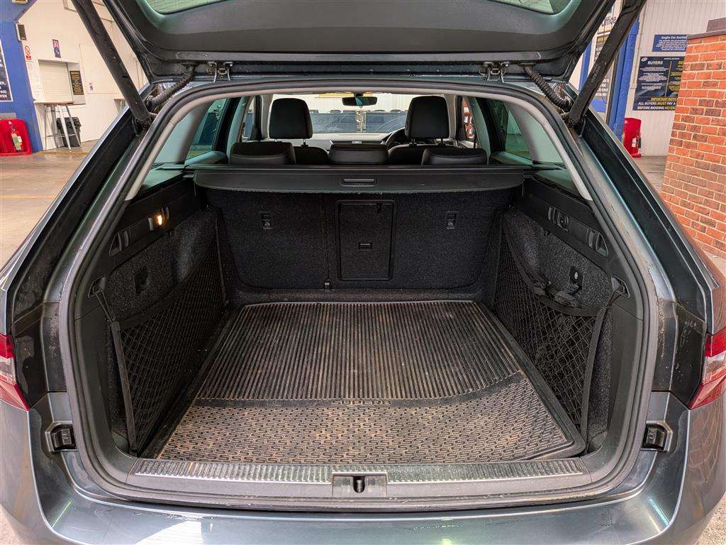 <p>2016 SKODA SUPERB SE L EXECUTIVE TDI</p>