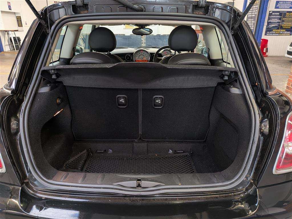 <p>2013 MINI ONE</p>