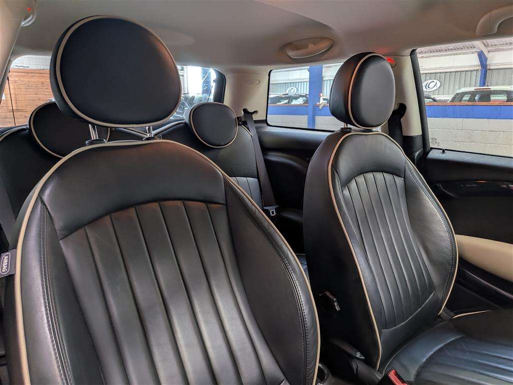 <p>2013 MINI ONE</p>