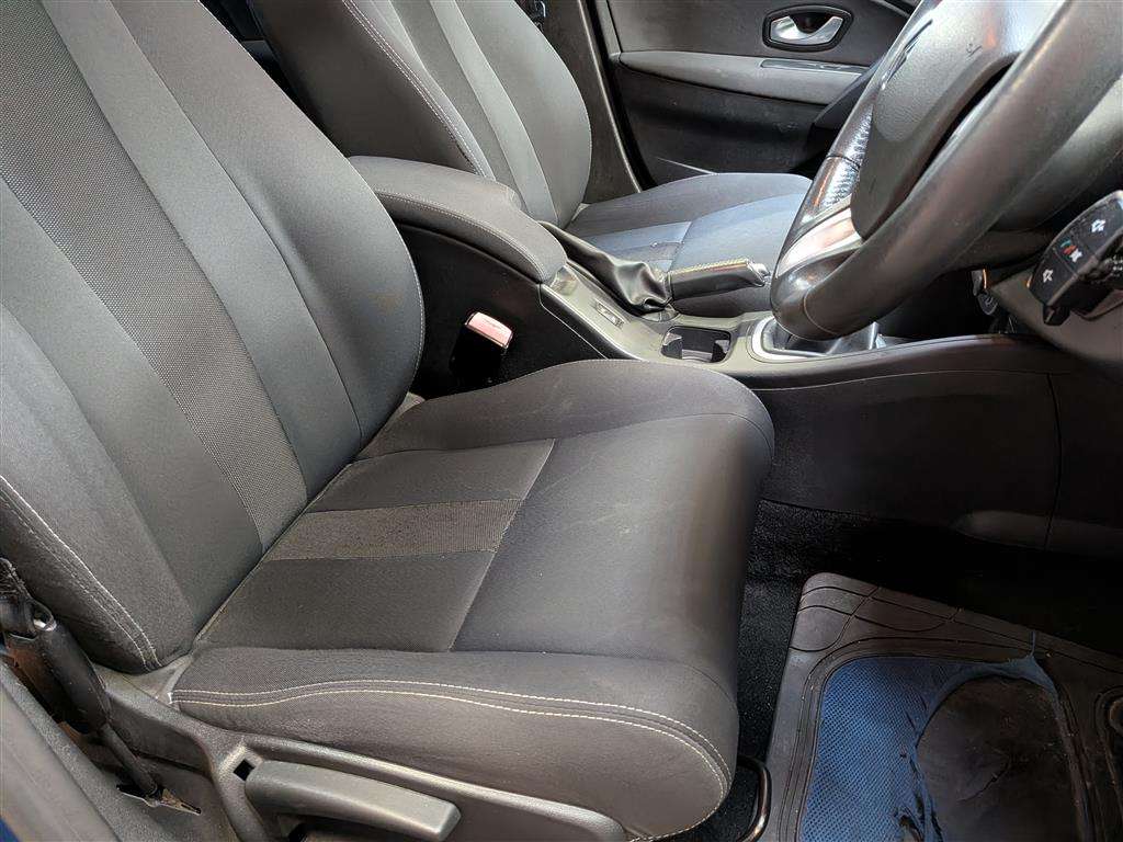<p>2010 RENAULT MEGANE DYNAMIQUE VVT</p>