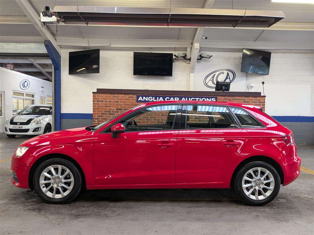 <p>2014 AUDI A3 SE TDI</p>