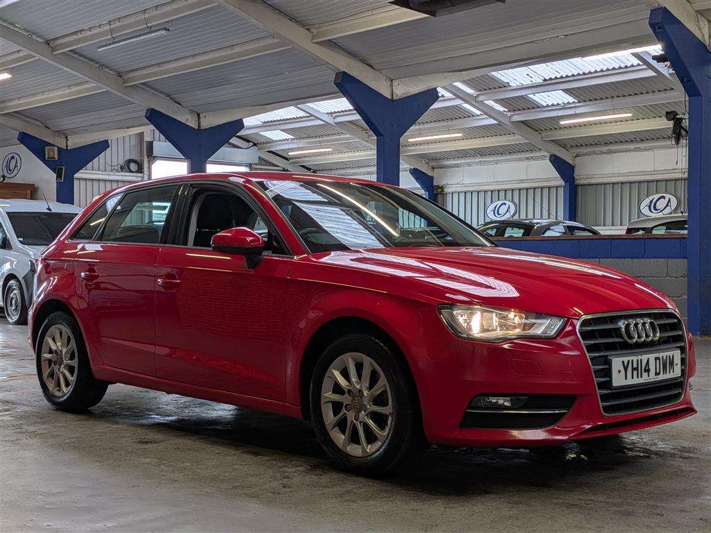 <p>2014 AUDI A3 SE TDI</p>