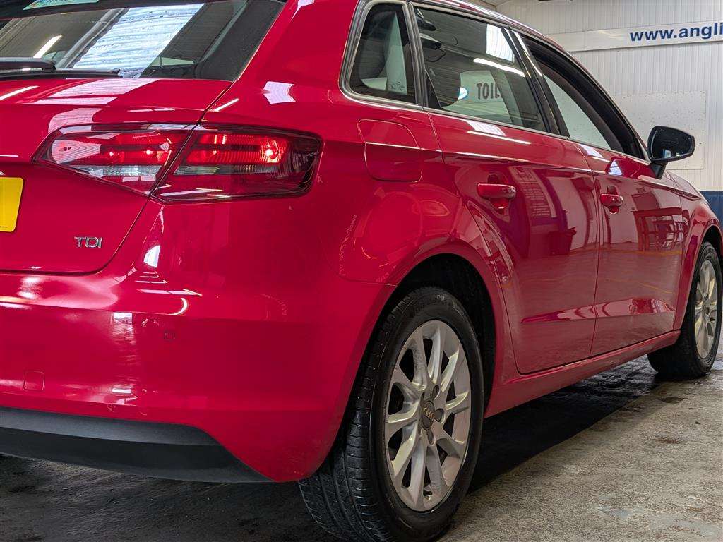 <p>2014 AUDI A3 SE TDI</p>