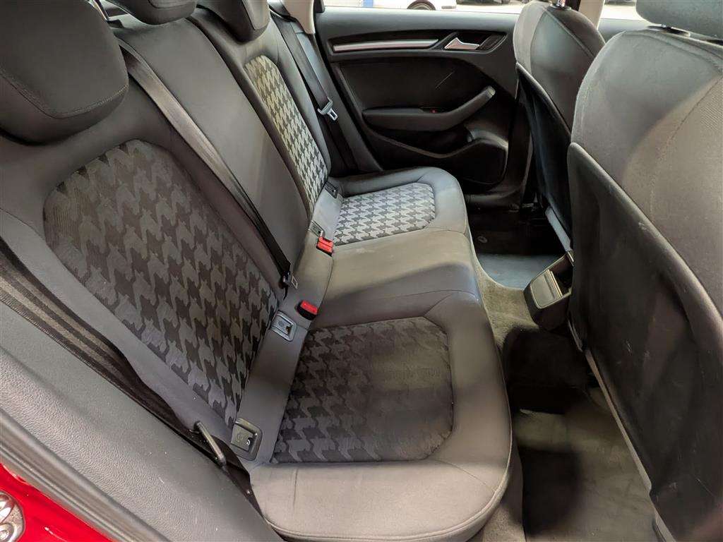 <p>2014 AUDI A3 SE TDI</p>