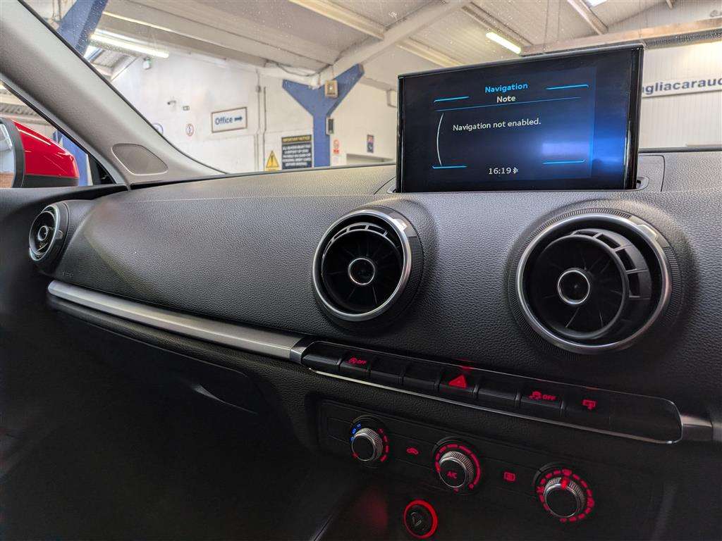 <p>2014 AUDI A3 SE TDI</p>