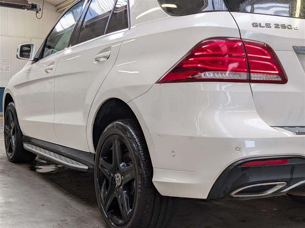 <p>2017 MERCEDES-BENZ GLE 250 D 4M AMG LINE PRE</p>