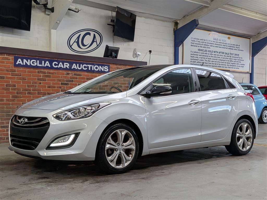 <p>2014 HYUNDAI I30 PANORAMA SE</p>