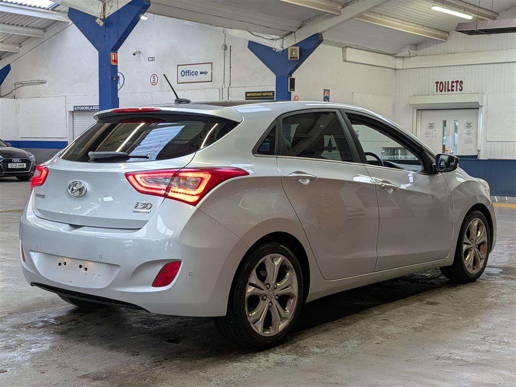 <p>2014 HYUNDAI I30 PANORAMA SE</p>