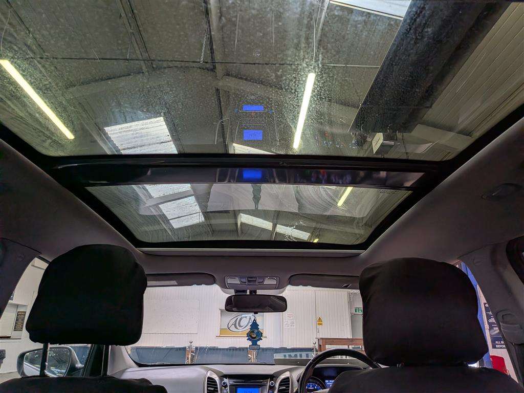 <p>2014 HYUNDAI I30 PANORAMA SE</p>