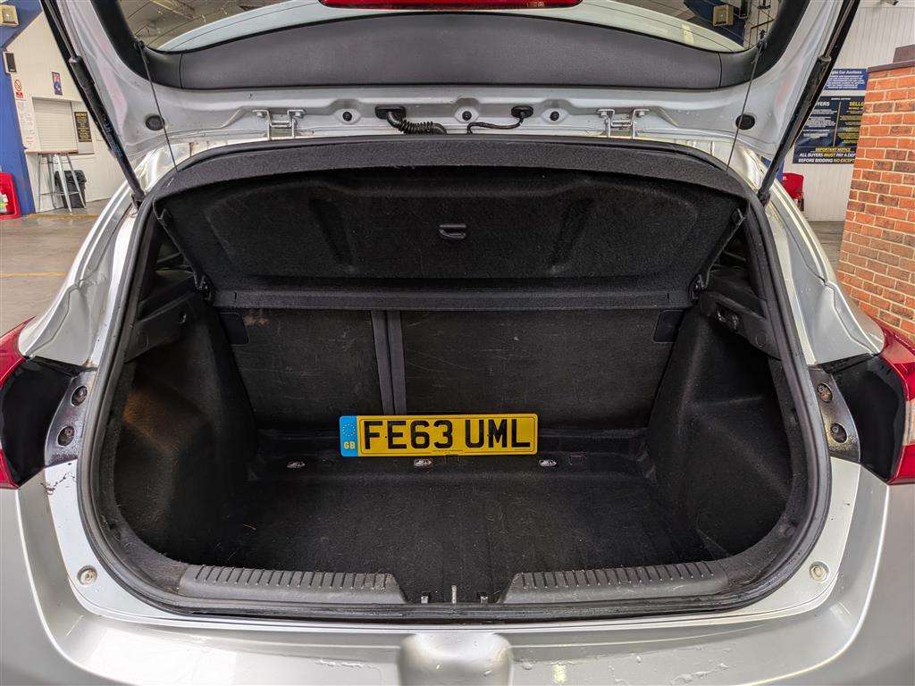 <p>2014 HYUNDAI I30 PANORAMA SE</p>