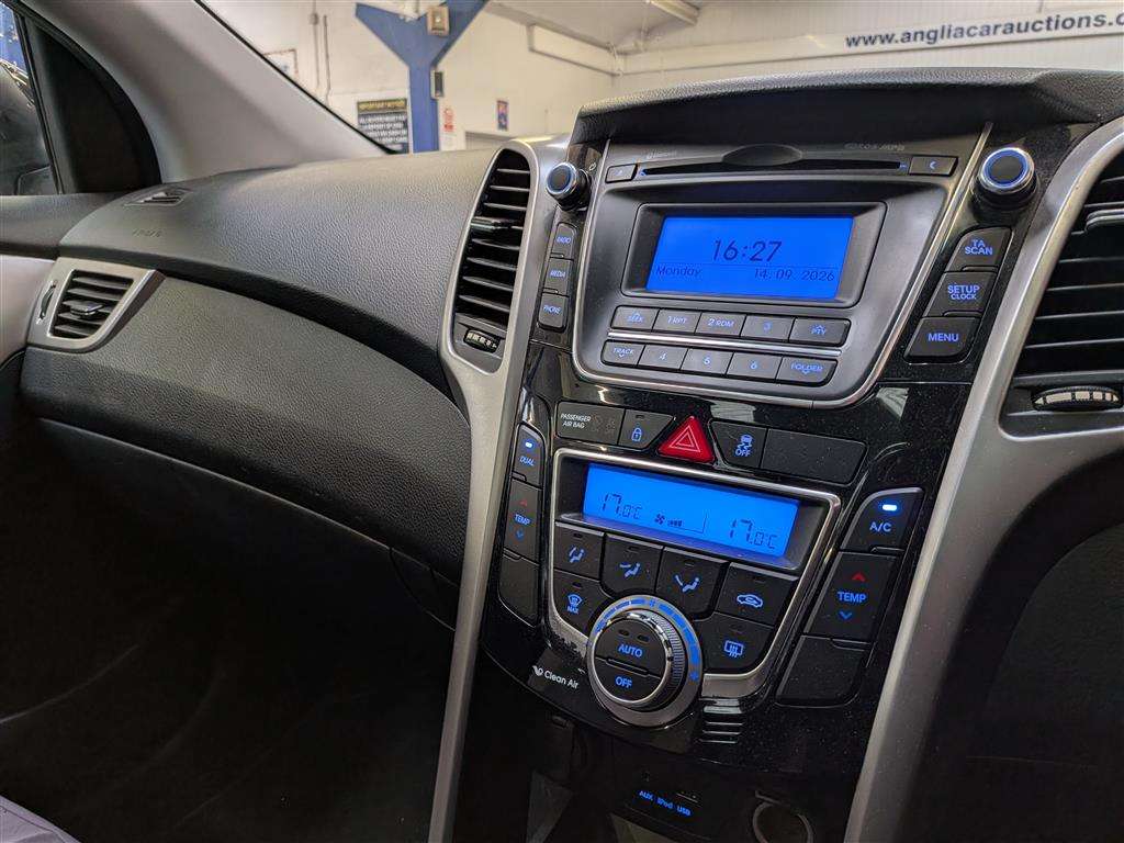 <p>2014 HYUNDAI I30 PANORAMA SE</p>