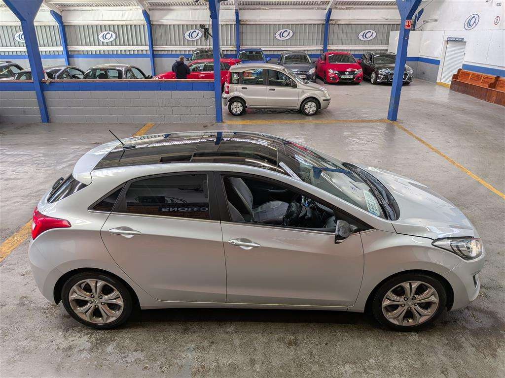 <p>2014 HYUNDAI I30 PANORAMA SE</p>