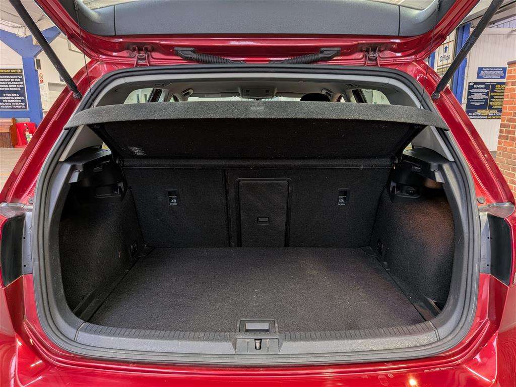 <p>2013 VOLKSWAGEN GOLF SE BLUEMOTION TECH T</p>