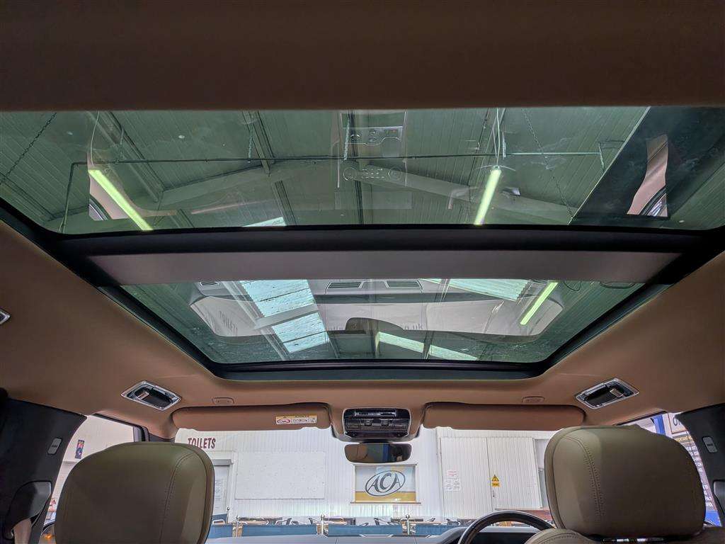 <p>2022 LAND ROVER RANGE ROVER SE D MHEV AUT</p>