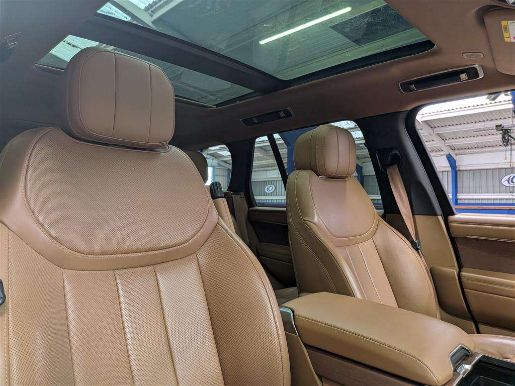 <p>2022 LAND ROVER RANGE ROVER SE D MHEV AUT</p>