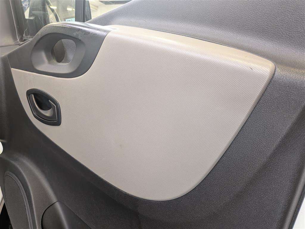 <p>2016 RENAULT TRAFIC SL27 BUSINESS DCI</p>