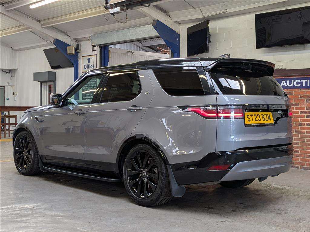 <p>2023 LAND ROVER DISCOVERY RDYNAMIC SE D M</p>