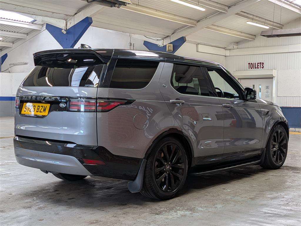 <p>2023 LAND ROVER DISCOVERY RDYNAMIC SE D M</p>