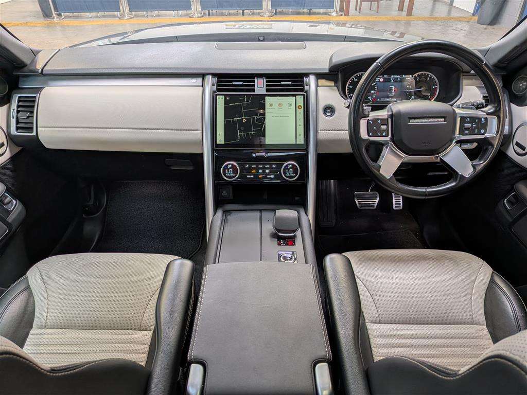 <p>2023 LAND ROVER DISCOVERY RDYNAMIC SE D M</p>