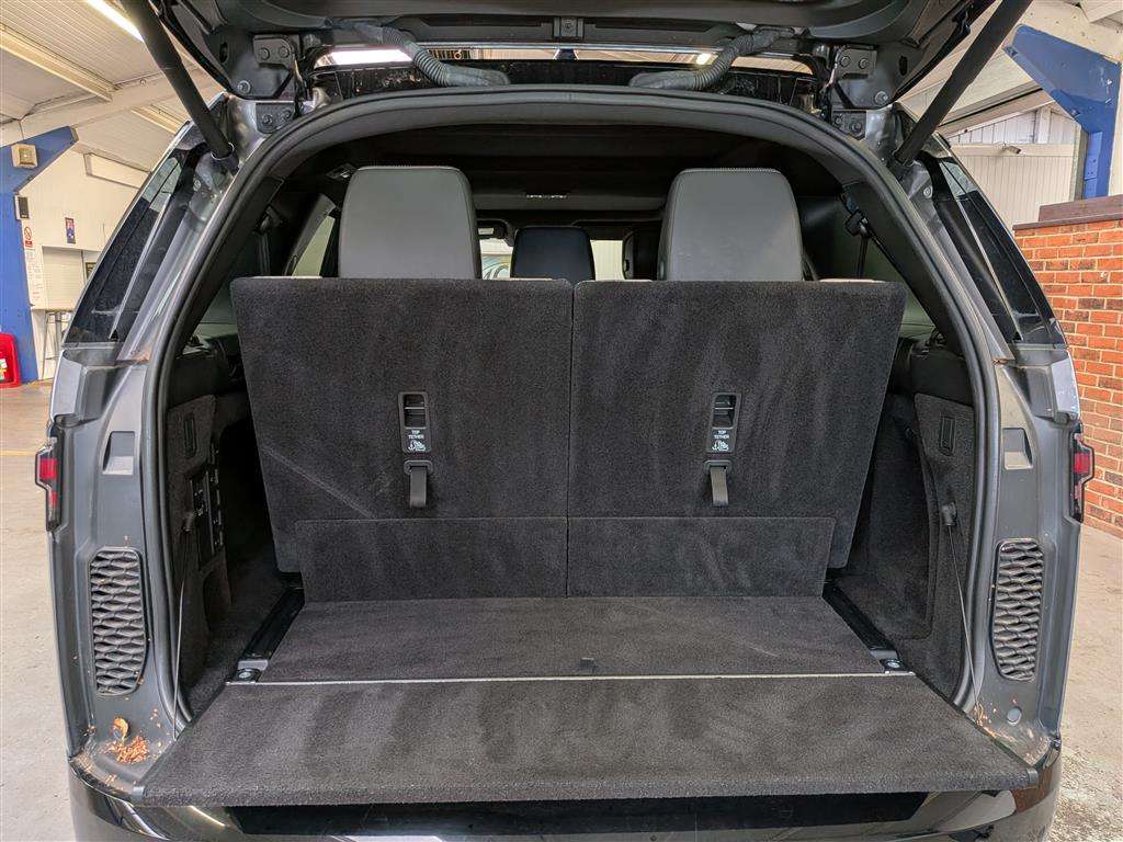 <p>2023 LAND ROVER DISCOVERY RDYNAMIC SE D M</p>