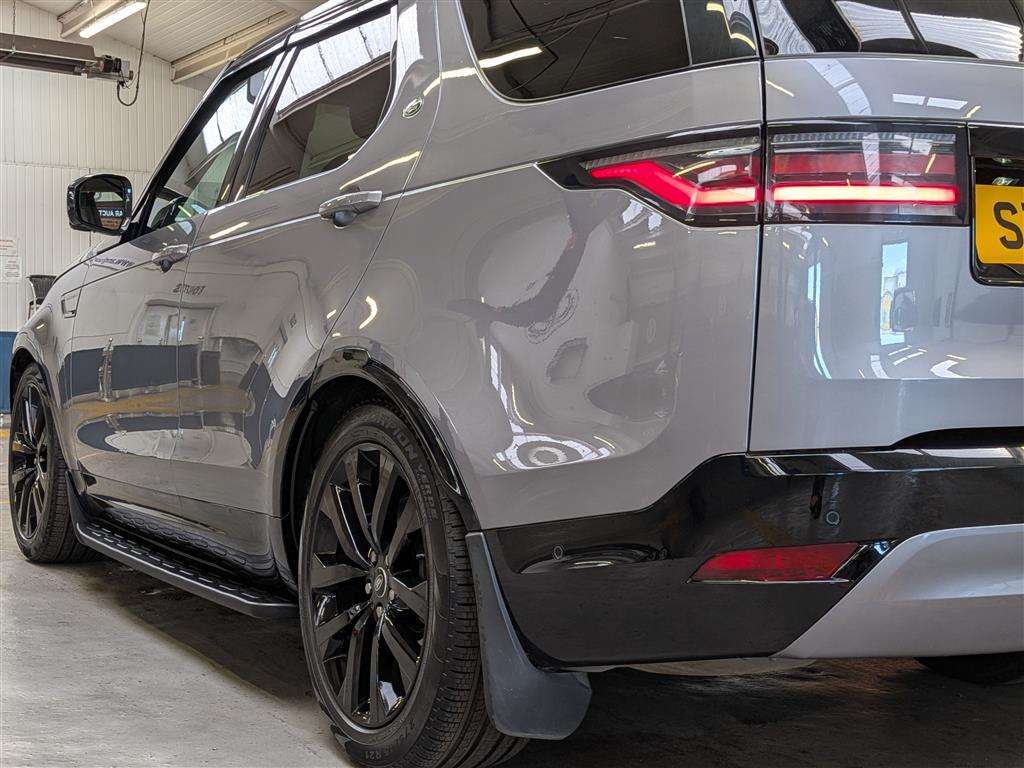 <p>2023 LAND ROVER DISCOVERY RDYNAMIC SE D M</p>