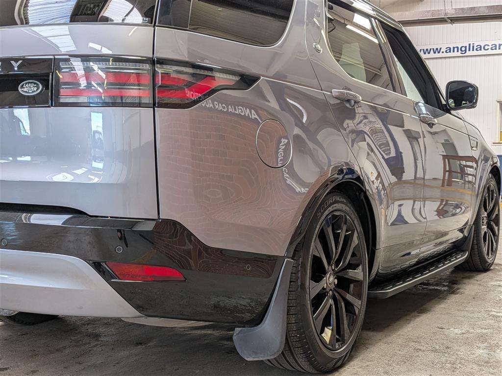 <p>2023 LAND ROVER DISCOVERY RDYNAMIC SE D M</p>