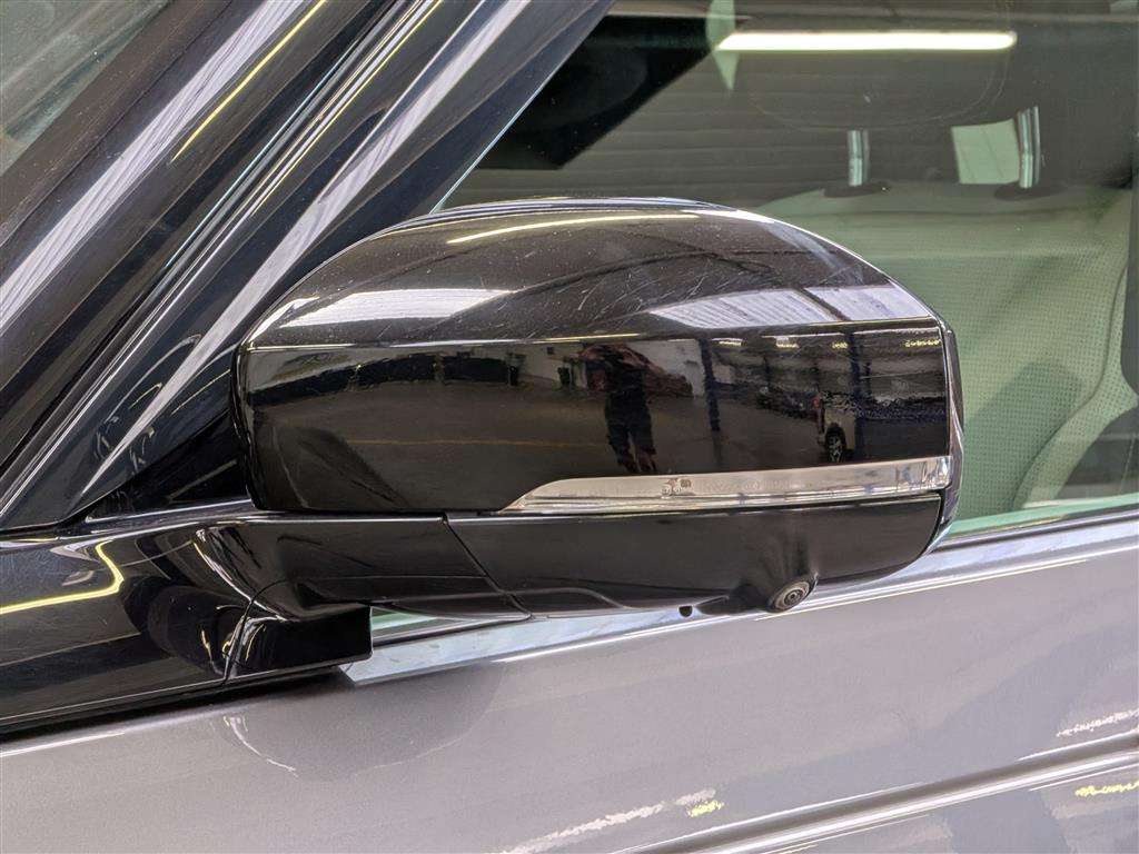 <p>2023 LAND ROVER DISCOVERY RDYNAMIC SE D M</p>