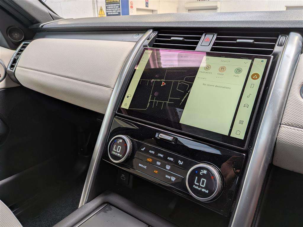 <p>2023 LAND ROVER DISCOVERY RDYNAMIC SE D M</p>
