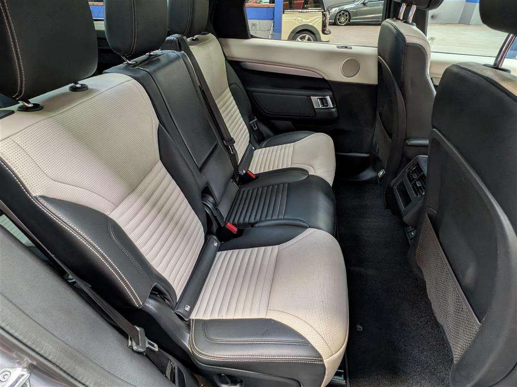 <p>2023 LAND ROVER DISCOVERY RDYNAMIC SE D M</p>