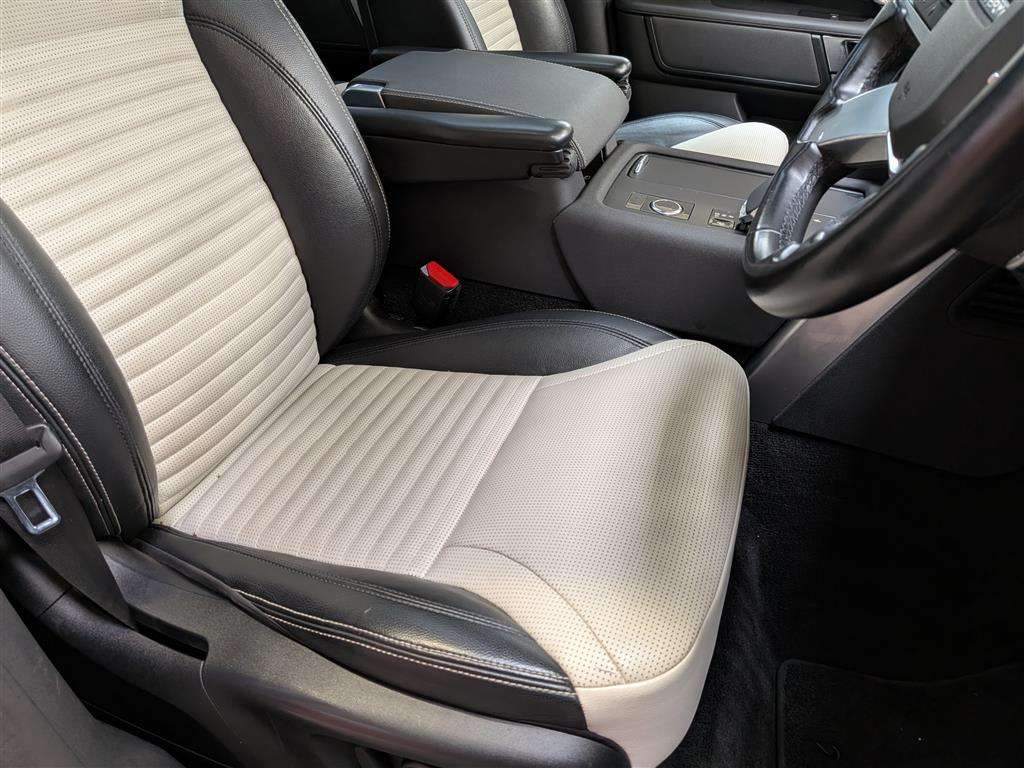 <p>2023 LAND ROVER DISCOVERY RDYNAMIC SE D M</p>