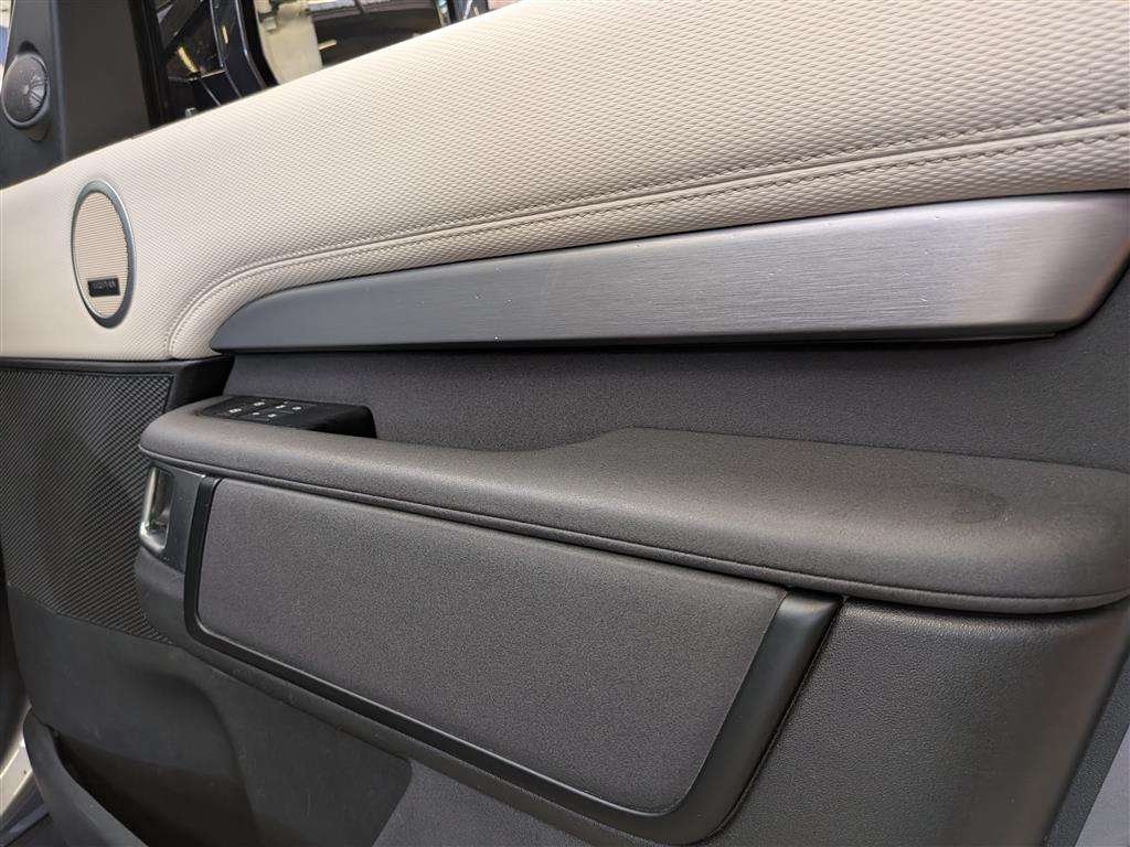 <p>2023 LAND ROVER DISCOVERY RDYNAMIC SE D M</p>