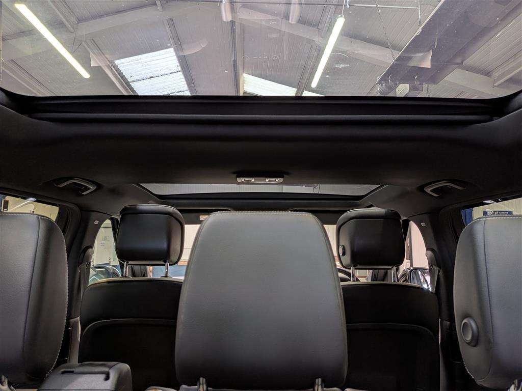 <p>2023 LAND ROVER DISCOVERY RDYNAMIC SE D M</p>