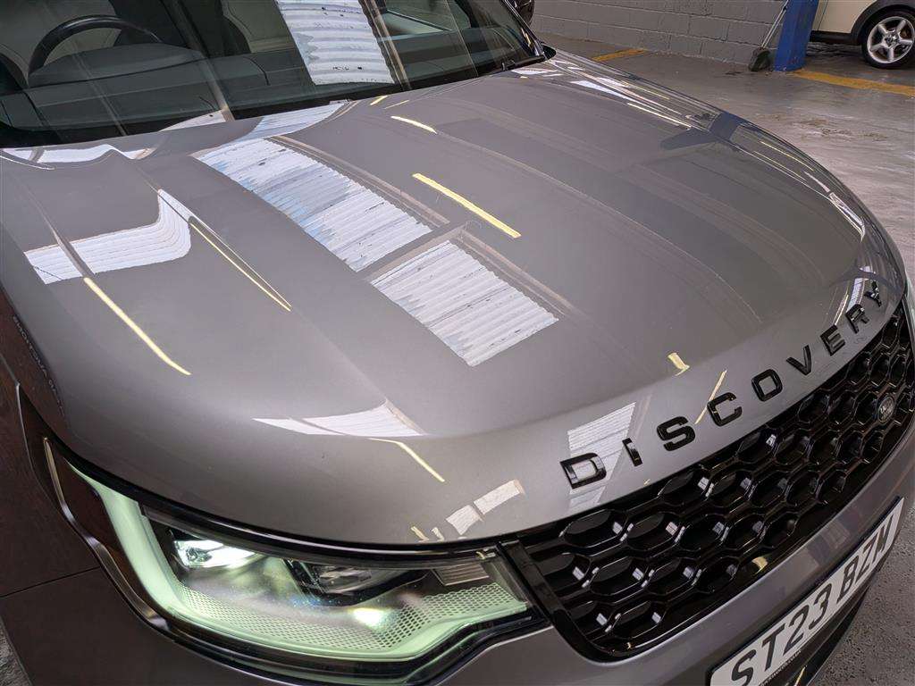 <p>2023 LAND ROVER DISCOVERY RDYNAMIC SE D M</p>