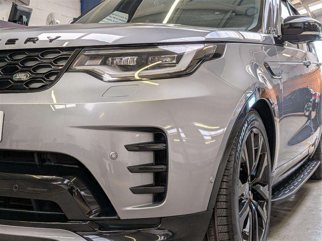 <p>2023 LAND ROVER DISCOVERY RDYNAMIC SE D M</p>