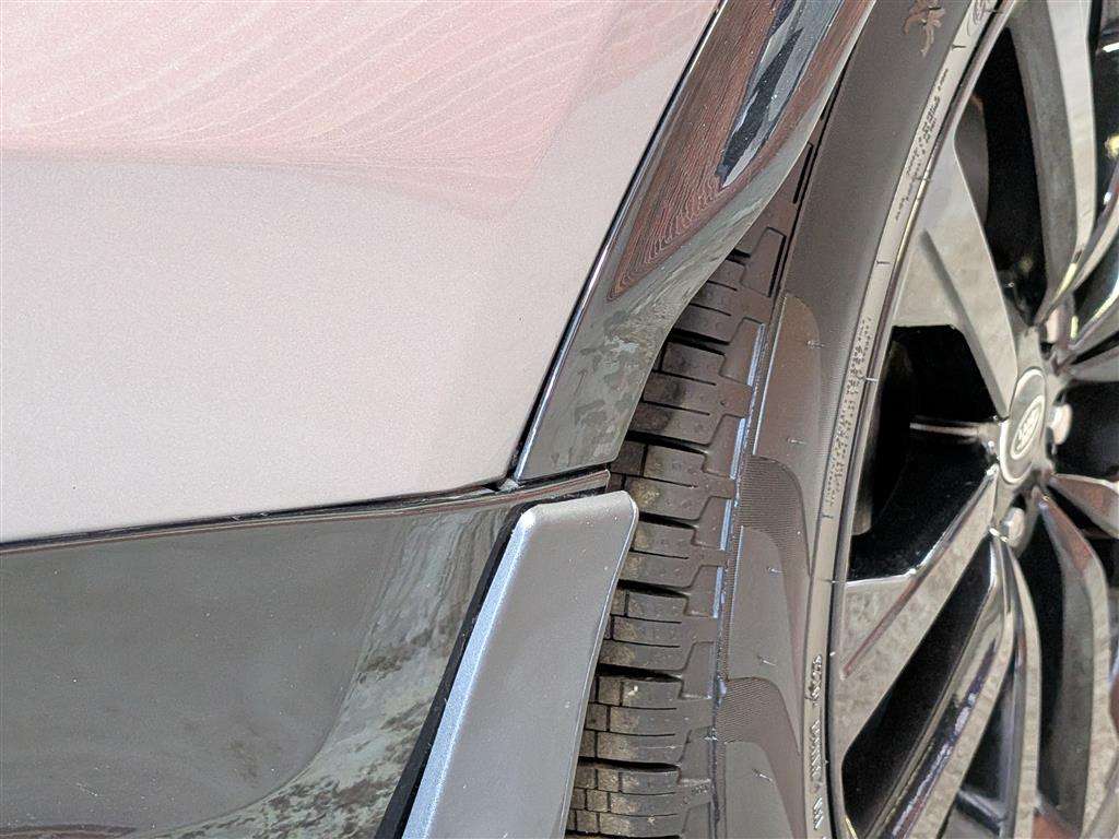 <p>2023 LAND ROVER DISCOVERY RDYNAMIC SE D M</p>