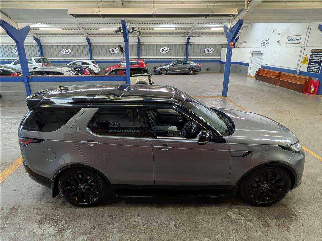 <p>2023 LAND ROVER DISCOVERY RDYNAMIC SE D M</p>