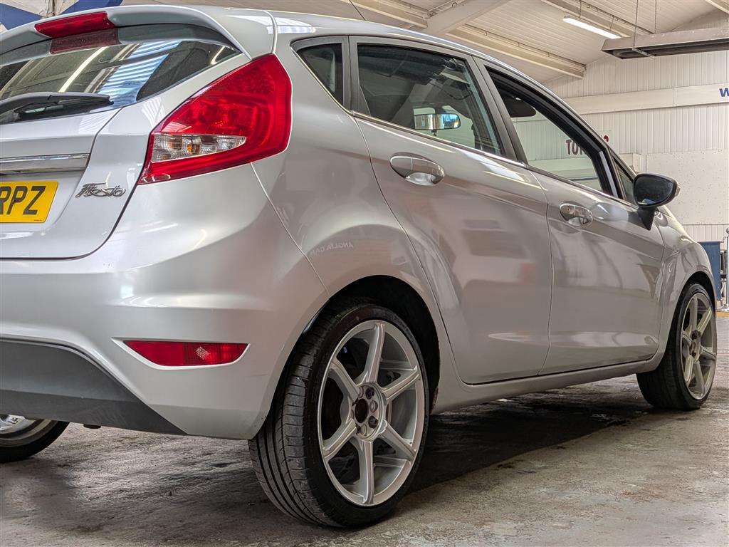 <p>2010 FORD FIESTA ZETEC 95</p>