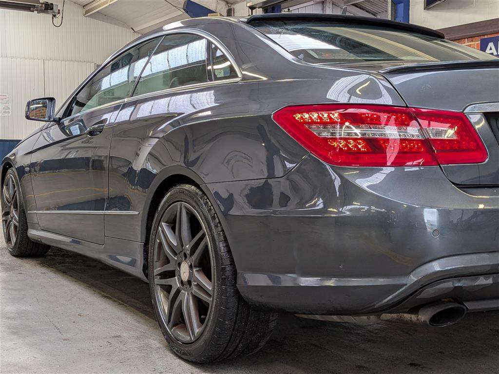 <p>2010 MERCEDES-BENZ E250 BLUEEF-CY SPORT CDI</p>