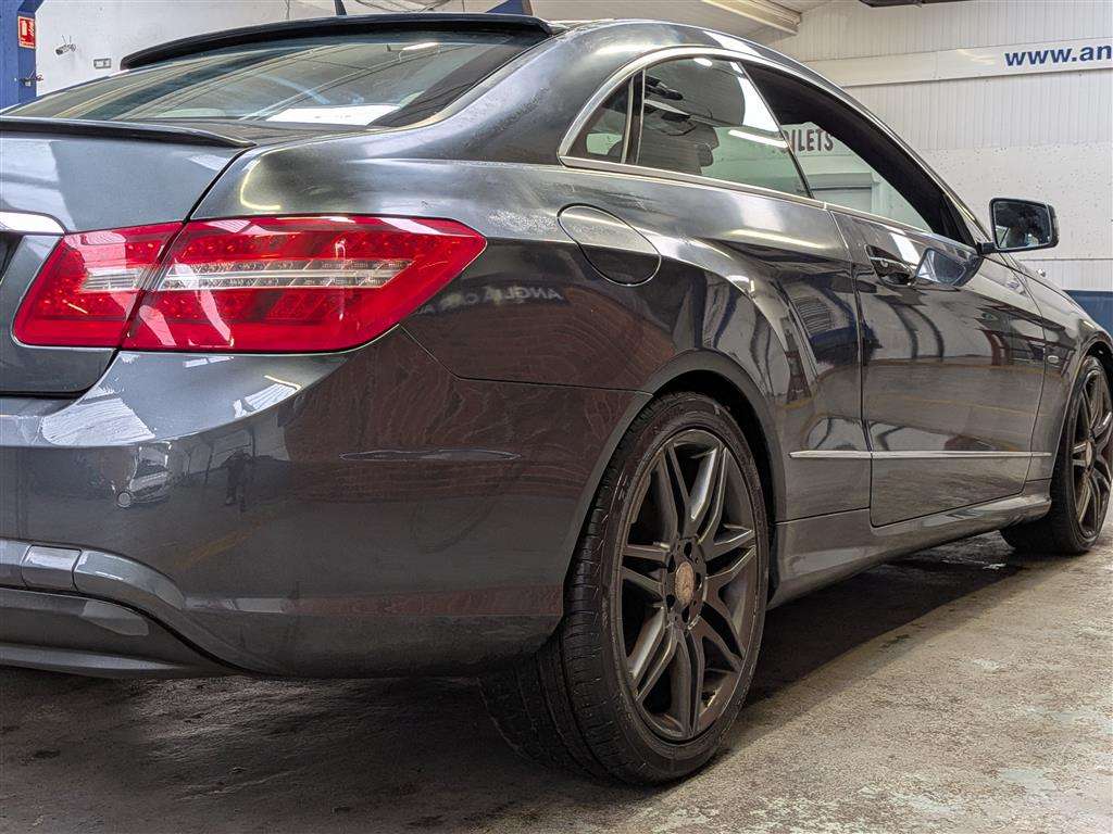 <p>2010 MERCEDES-BENZ E250 BLUEEF-CY SPORT CDI</p>