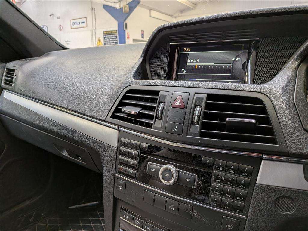 <p>2010 MERCEDES-BENZ E250 BLUEEF-CY SPORT CDI</p>